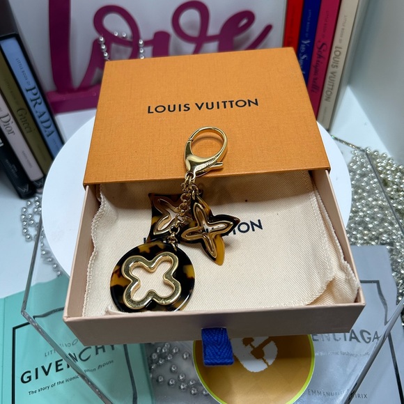 DrPsych_Faves12 is Live! Your Crystal Luxury Doctor! Gold โญ๏ธ Posh Ambassador! - Picture 9 of 17